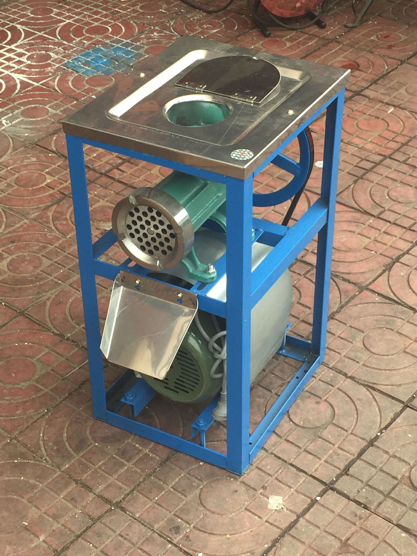 新品32绞肉机 家用 商用商用碎骨机 绞肉机 多功能铸铁绞肉机