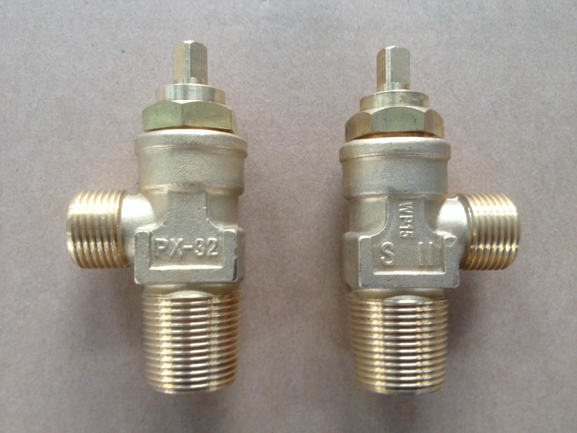 px-32型联结式氩气瓶阀