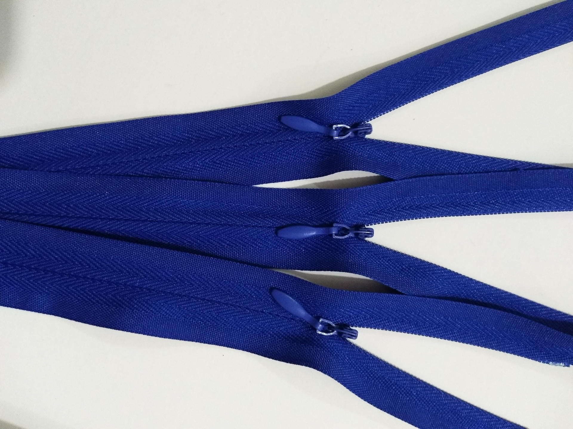 义乌厂家大量供应批发3号水滴头隐形拉链颜色规格多样