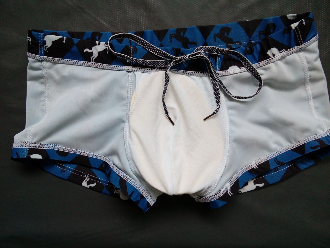 男士罩杯印花泳裤低腰性感超宽腰边男士平角泳裤立体罩杯泳裤