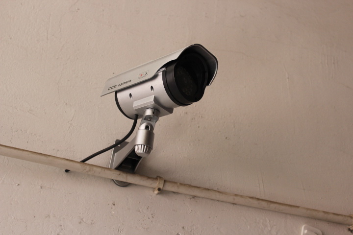 太阳能带灯仿真监控 仿真摄像头 仿真摄像机 假摄像头模型 假监控