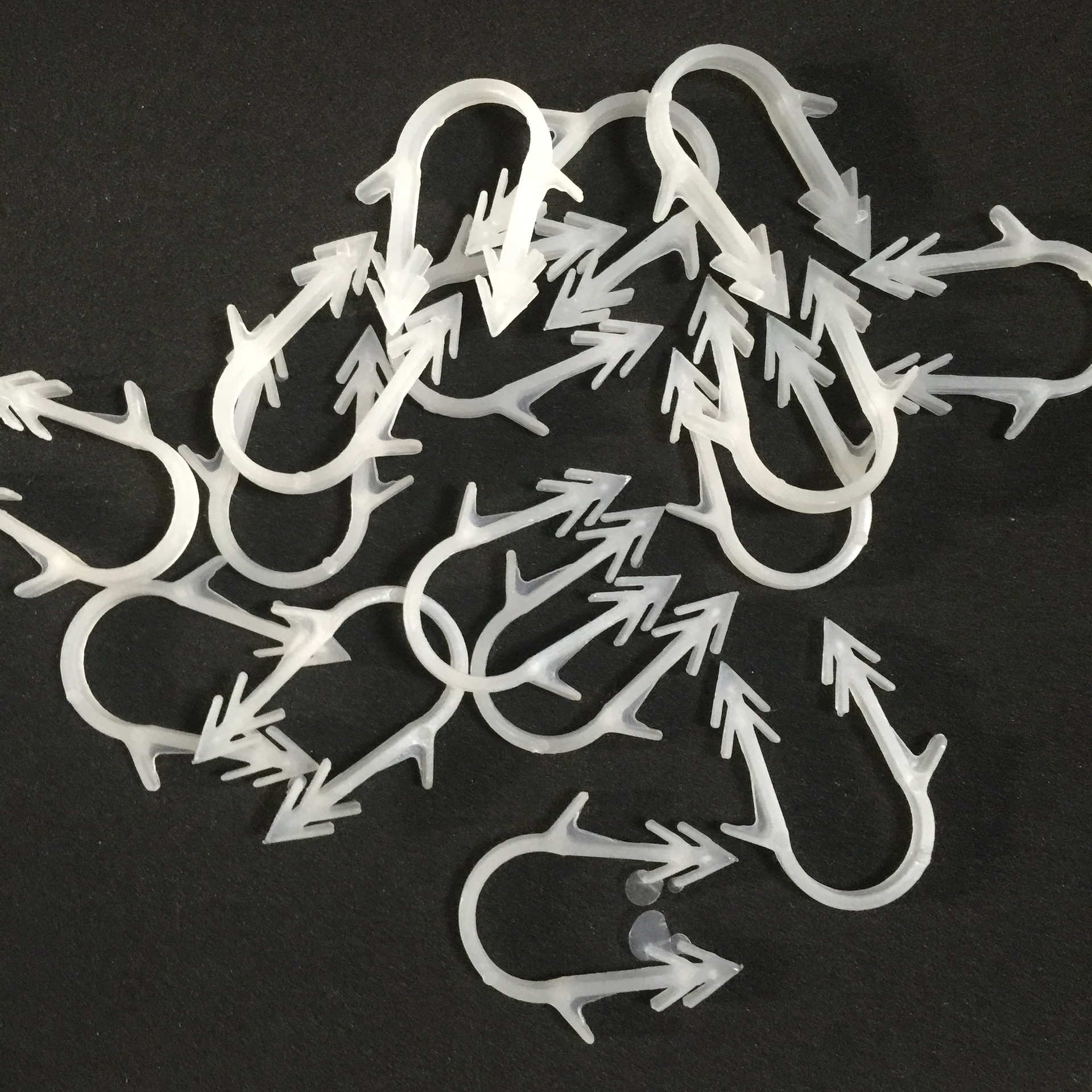 地暖卡钉施工专用卡钉地暖卡钉地暖材料地暖辅材白黑色卡丁20和16