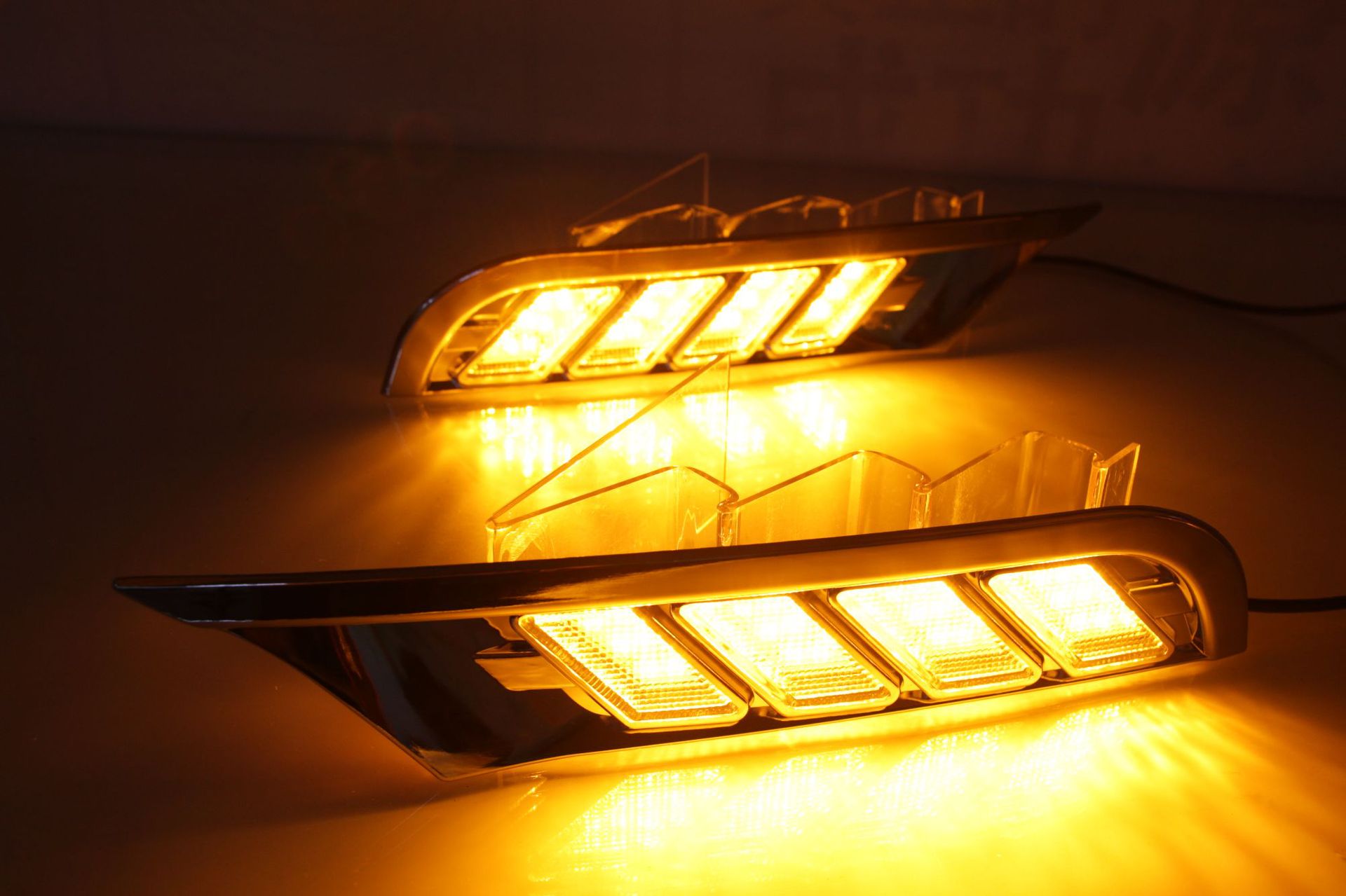 劲客日行灯 白光带转向黄光流光 三色流光可选 专车专车用车灯升