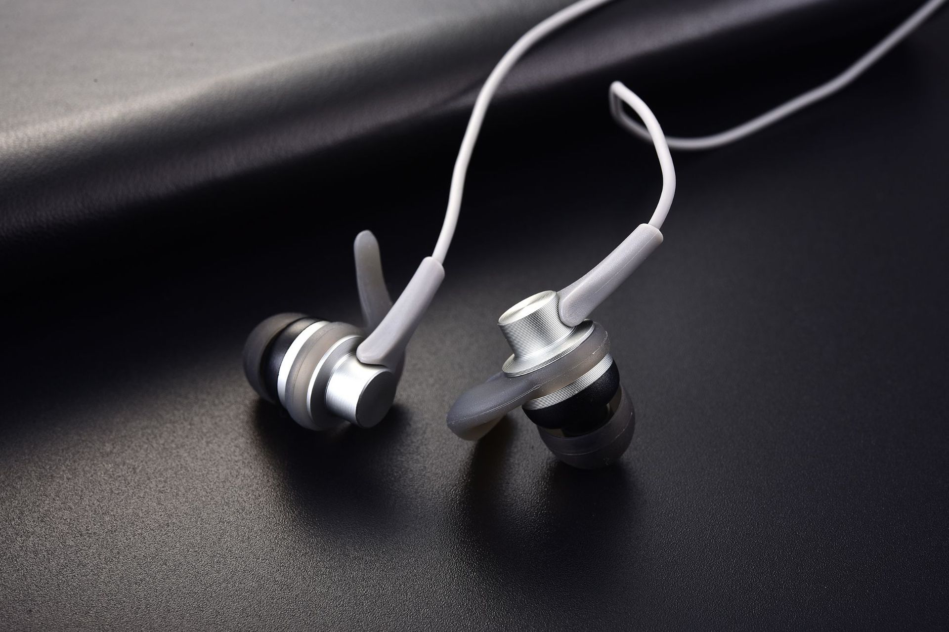 qkz eq1牛角耳机 鲨鱼鳍金属入耳手机耳机 运动重低音耳机耳塞