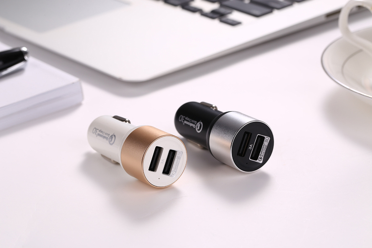 0快速车载充电器 3a金属车充头 智能通用