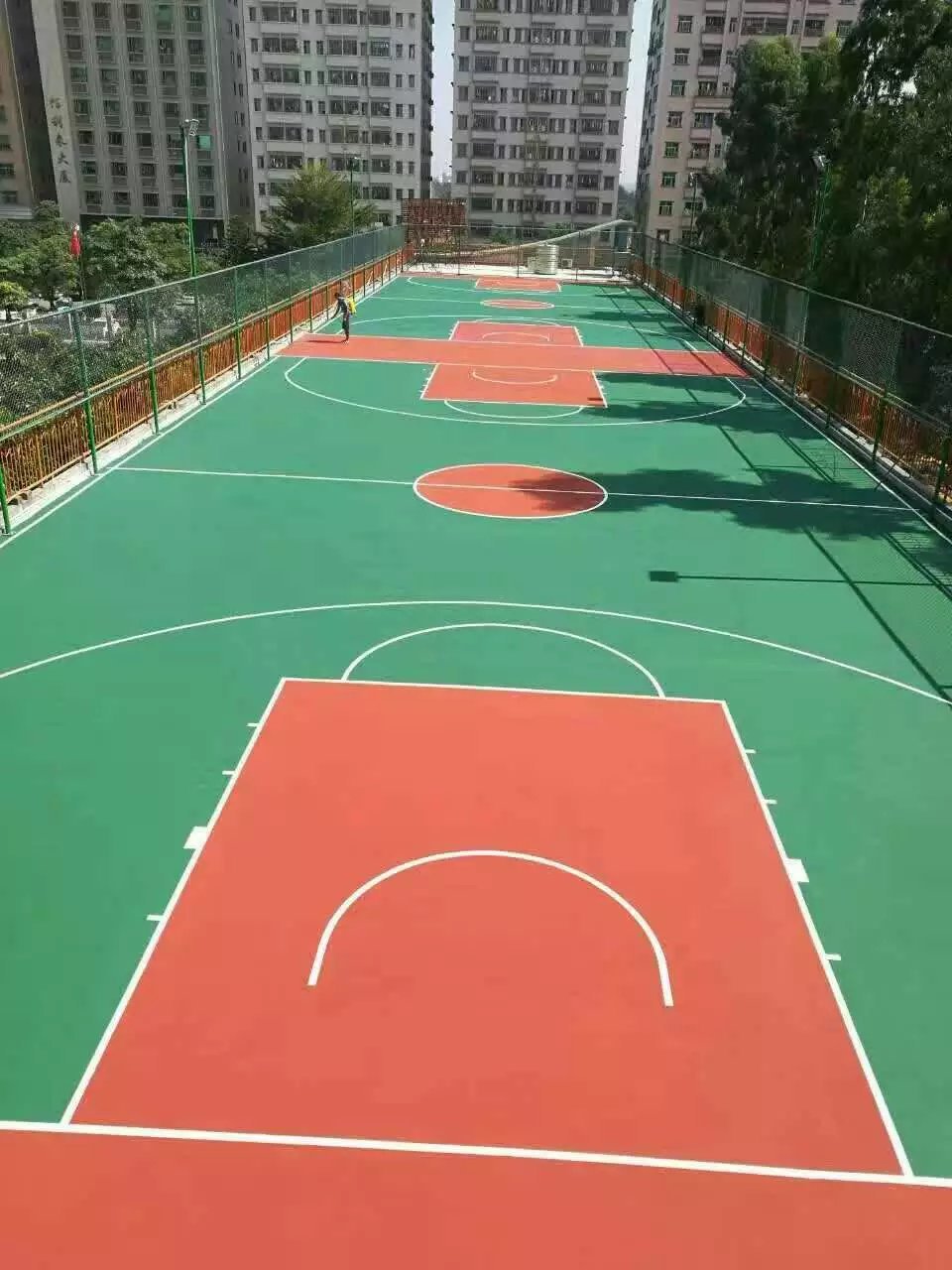 深圳硬地丙烯球场地坪漆材料 承接篮球场地工程 球场新型环保材料