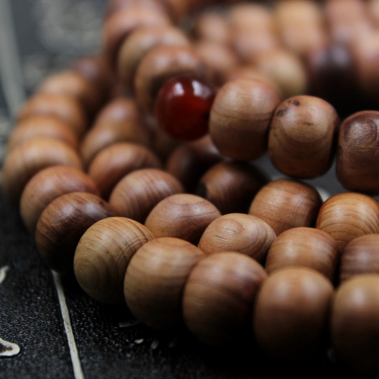 厂家批发天然柏香木手链念珠108 全红柏香木手串桶珠