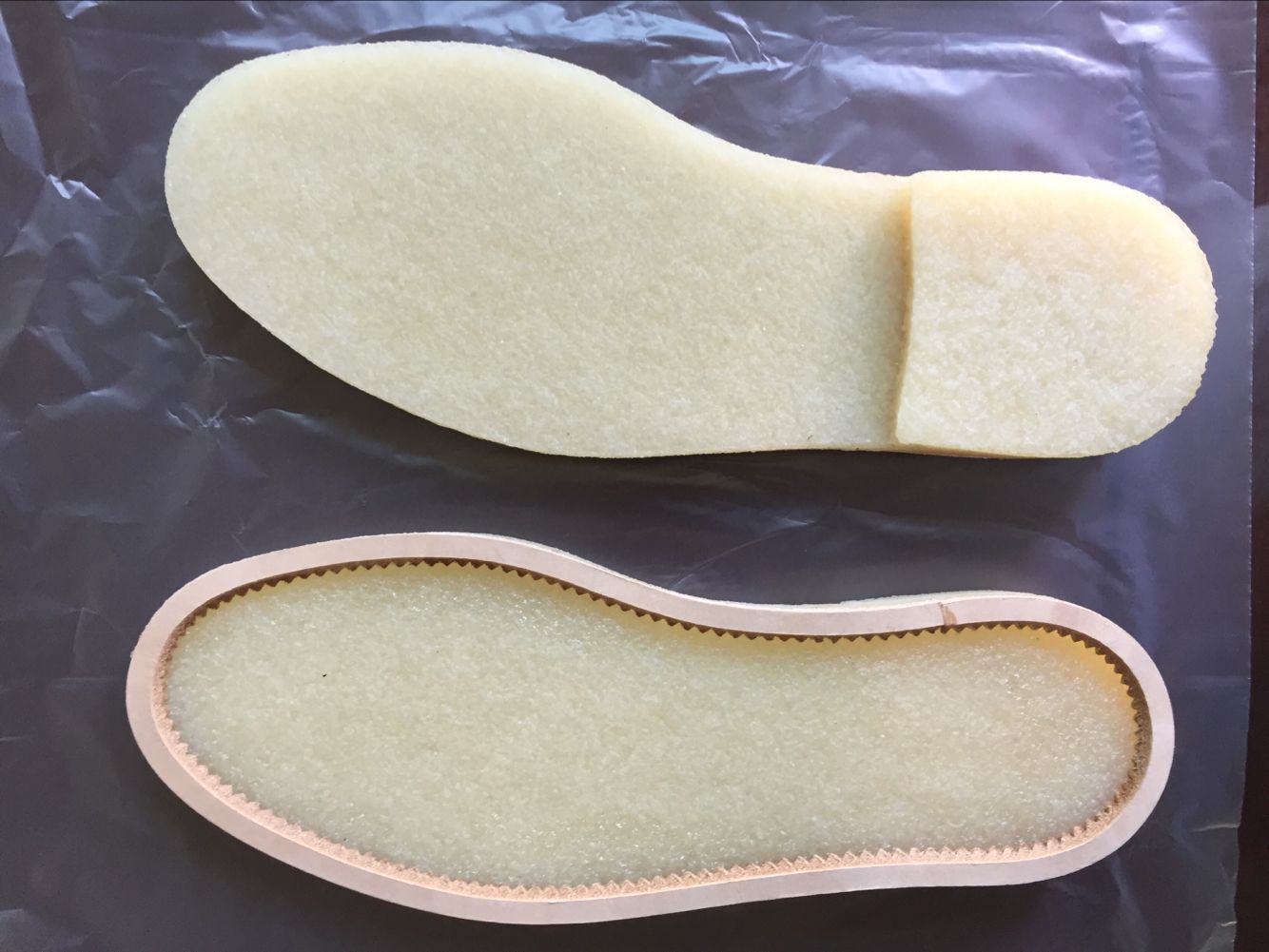 生胶鞋底烟胶底橡胶发泡切尔西儿童老年止滑环保进口生胶片块鞋底