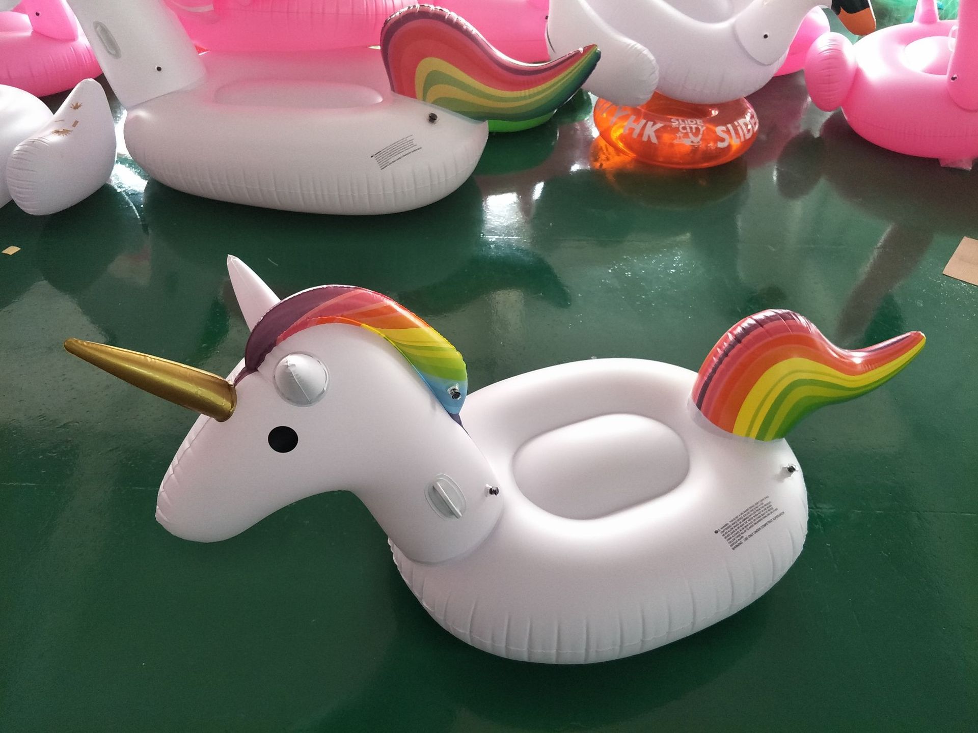 厂家批发加厚pvc充气独角兽游泳天马白龙马坐骑白天鹅水泡