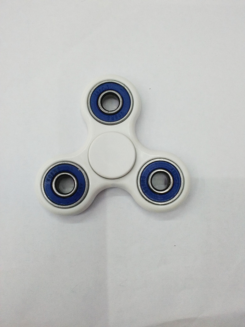 厂家直销指尖陀螺 edc三角手指旋转陀螺减压 成人减压休闲玩具