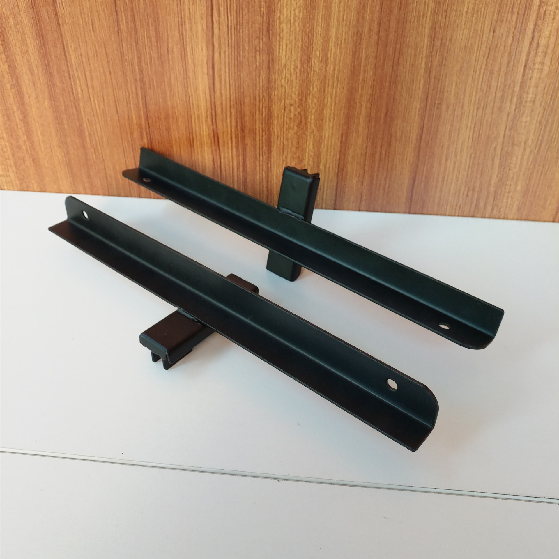 厂家直销 卡aa支柱层板托架 金属五金托架挂钩 黑色木板托 可定制