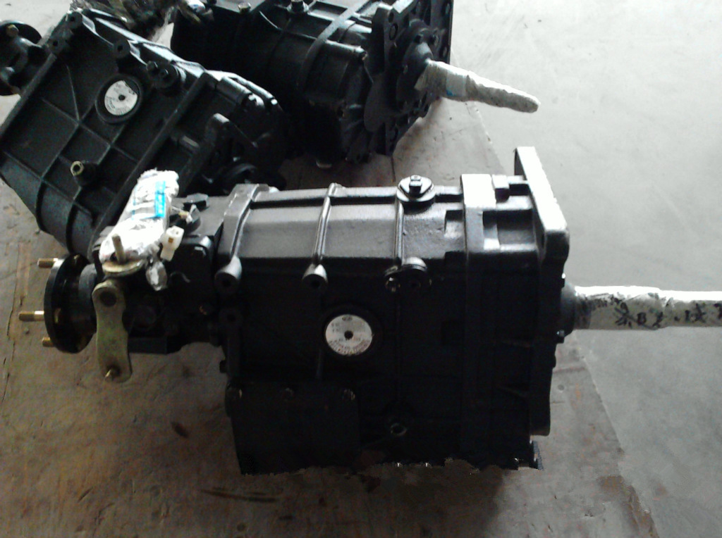 南京跃进依维柯轻卡货车专用变速箱总成型号17h33件号n600170952