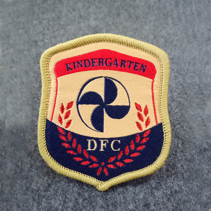 服装织唛章定做校园锁边标校服徽章织章儿童胸贴定制布贴绣花章标