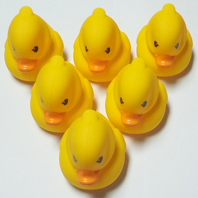 儿童益智玩具戏水小黄鸭硅胶迷你洗澡玩具婴儿戏水小鸭子批发