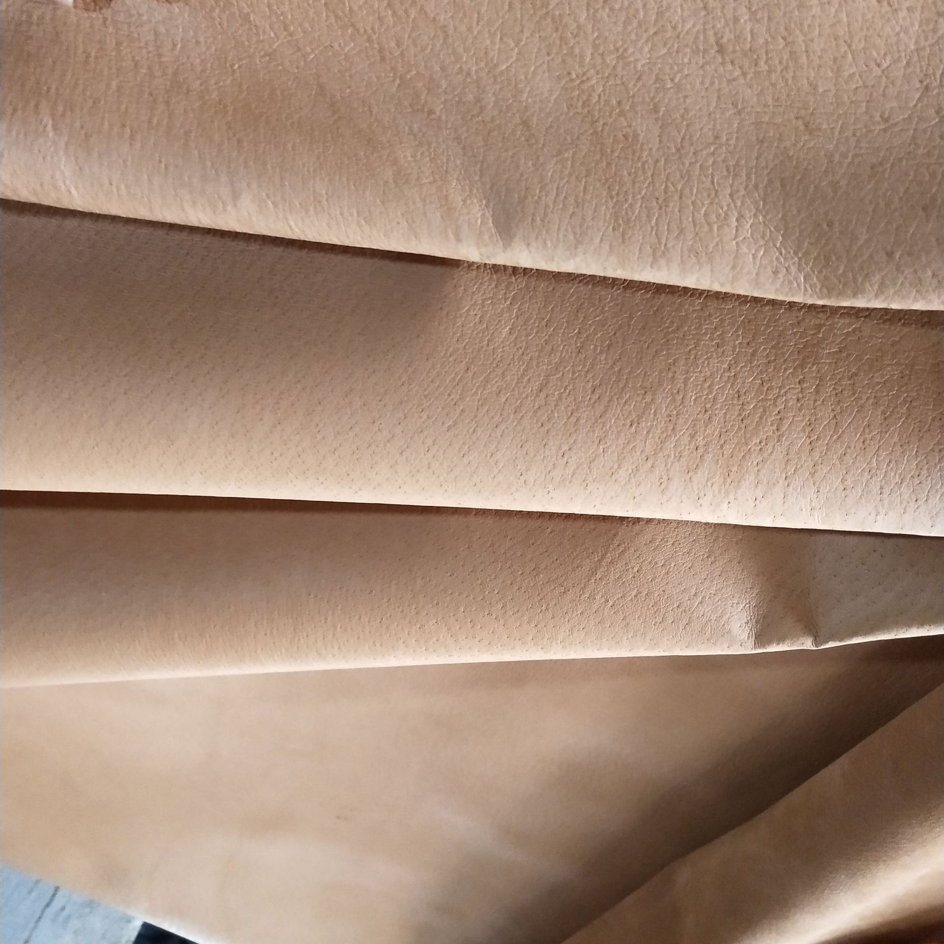 真皮皮料猪皮头层里革厂家批发通用猪皮内里二层三层鞋里鞋垫革