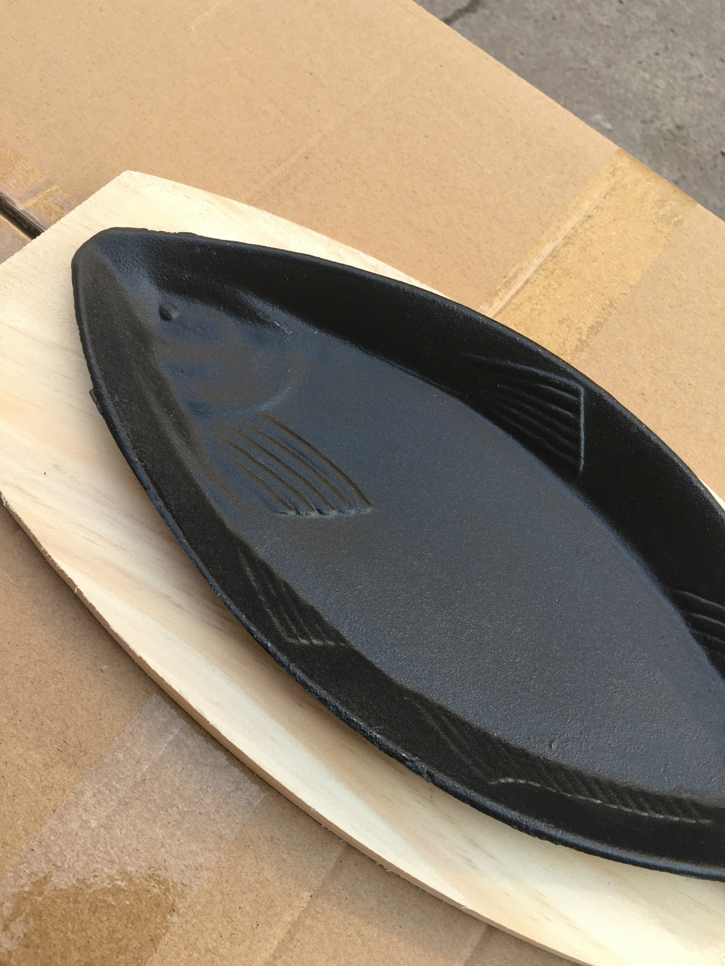 厂家直销 鱼形铁板 铸铁烤鱼盘 珍珠鱼盘 鱼形铁板烧 牛排铁板