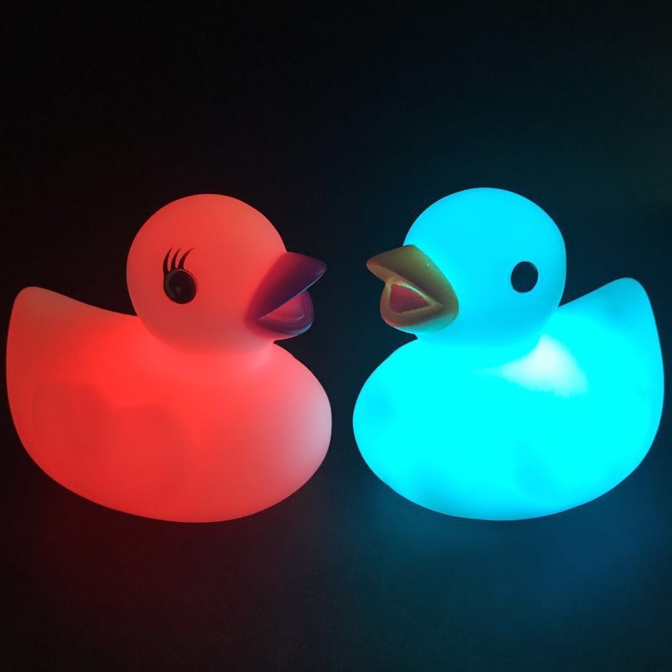 led七彩发光小鸭子 防水变色儿童玩具鸭子搪胶小夜灯可定制logo