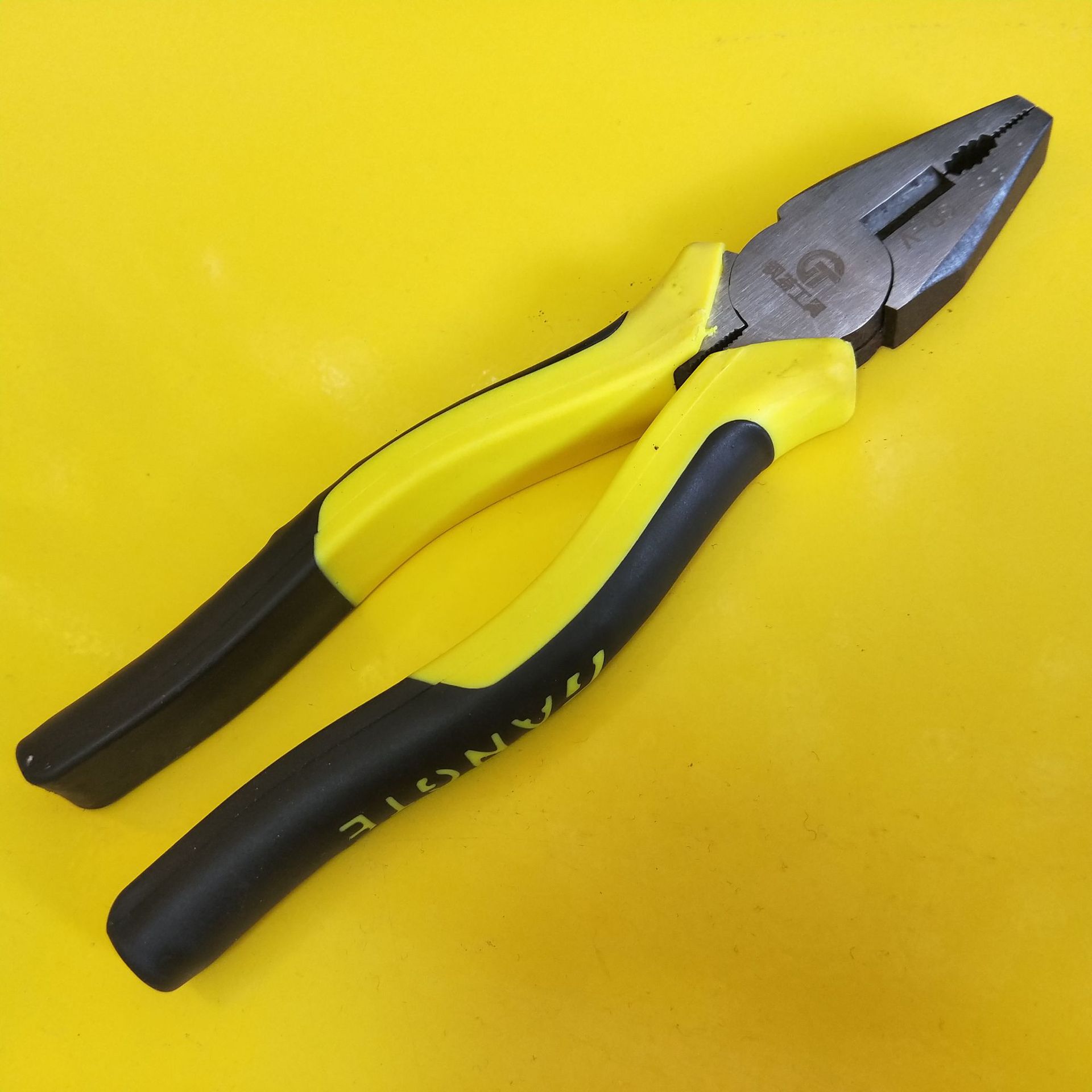 批发钢特牌8寸双色柄钢丝钳蓝黄柄钢丝钳老虎钳子手动省力钢丝钳