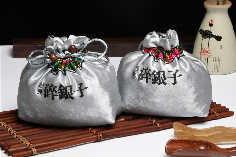 云南普洱茶熟茶糯香普洱散茶 茶化石老茶头 碎银子 300克礼品装