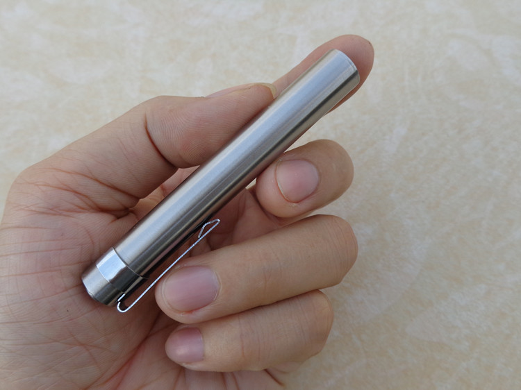 品名:p-02 迷你不锈钢强光手电筒 材质:304不锈钢材