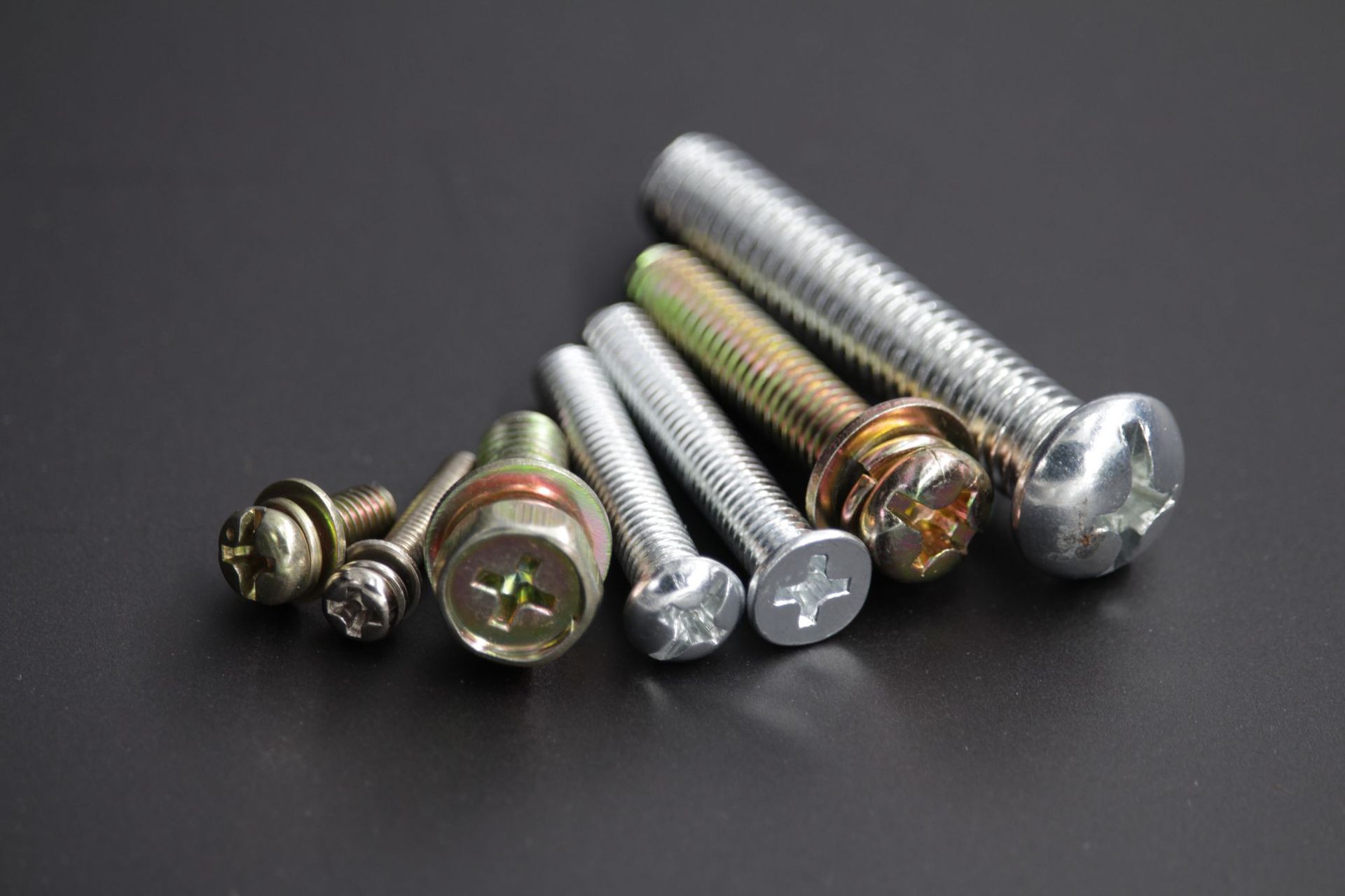 专业生产,加工定制各种非标异性插销螺丝,卡位螺丝,带槽螺丝