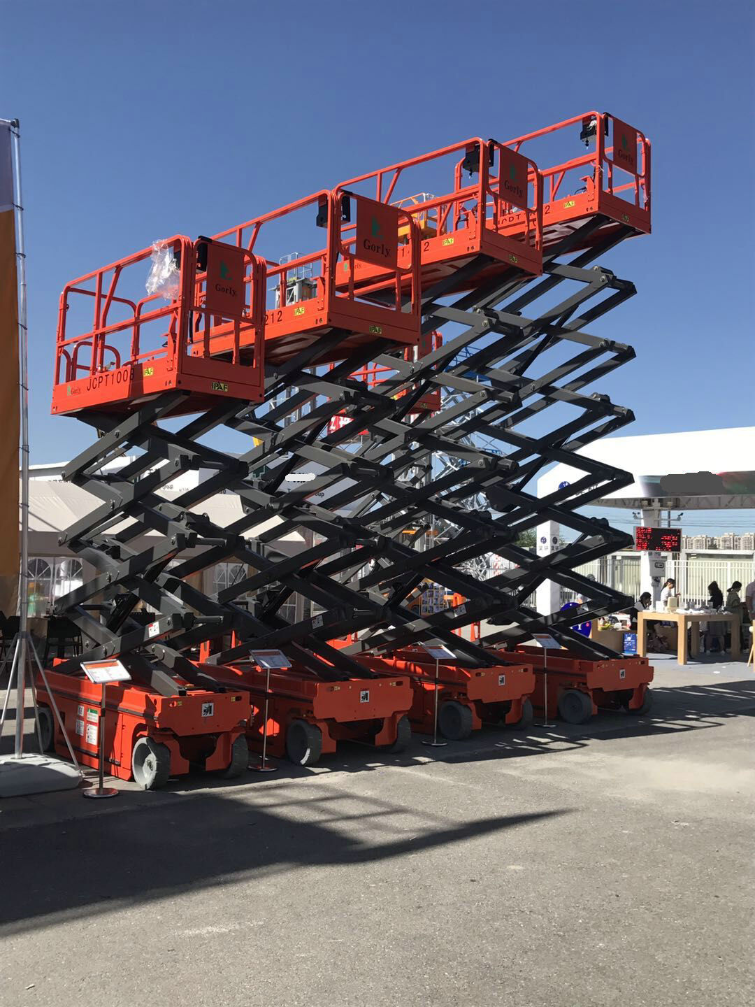 鼎力自行走剪叉升降机 鼎力自行走高空作业升降平台 jcpt1008