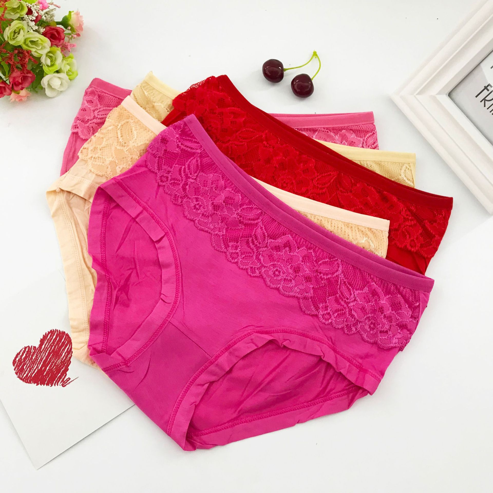 新款高档女士内裤 莫代尔中腰透气女士三角裤 中版女士中腰三角裤