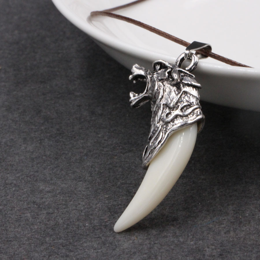 保平安饰品 吴京同款大号狼牙吊坠狼图腾个性钛钢男士项链