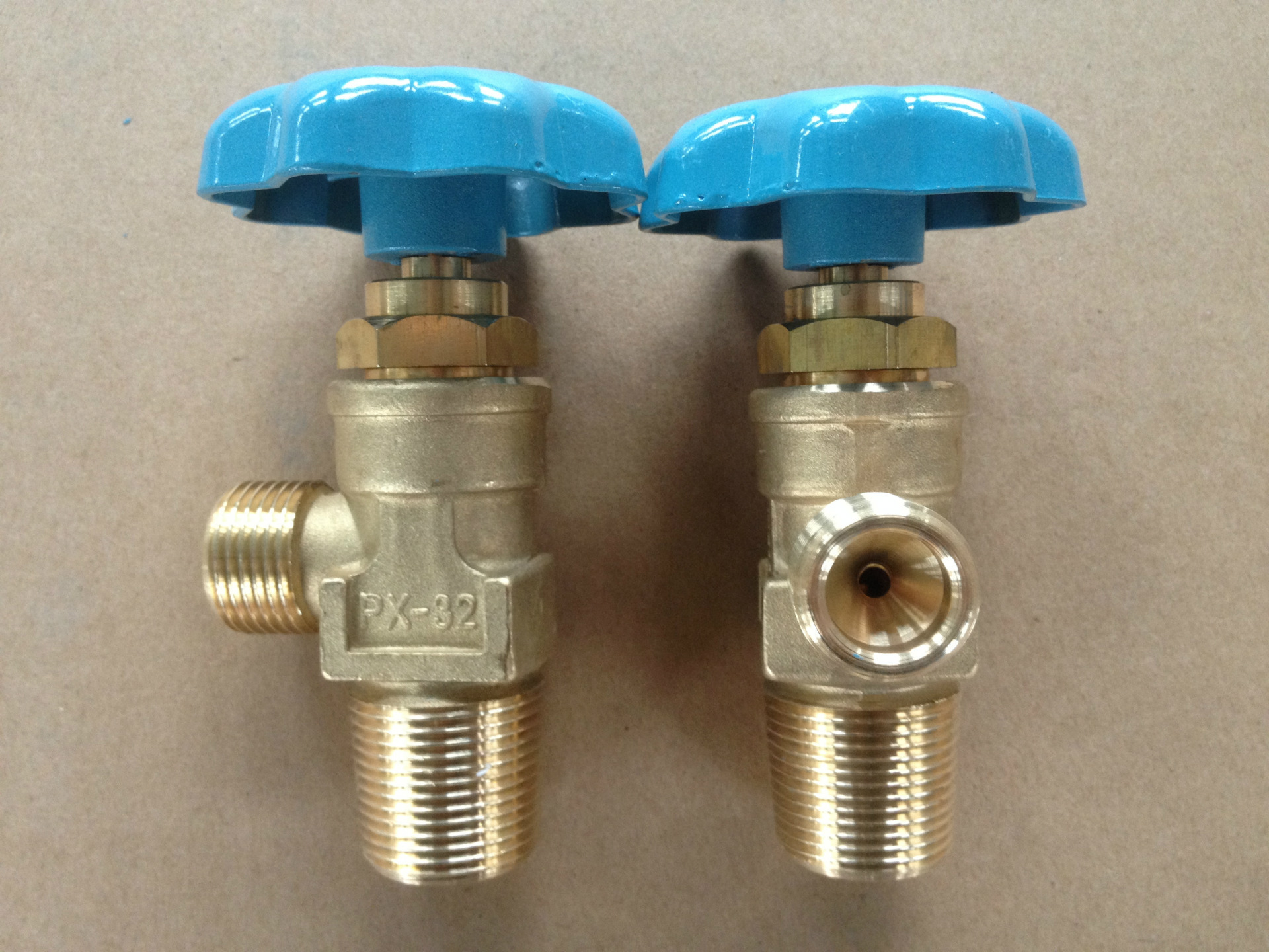 px-32型联结式氩气瓶阀 有手轮