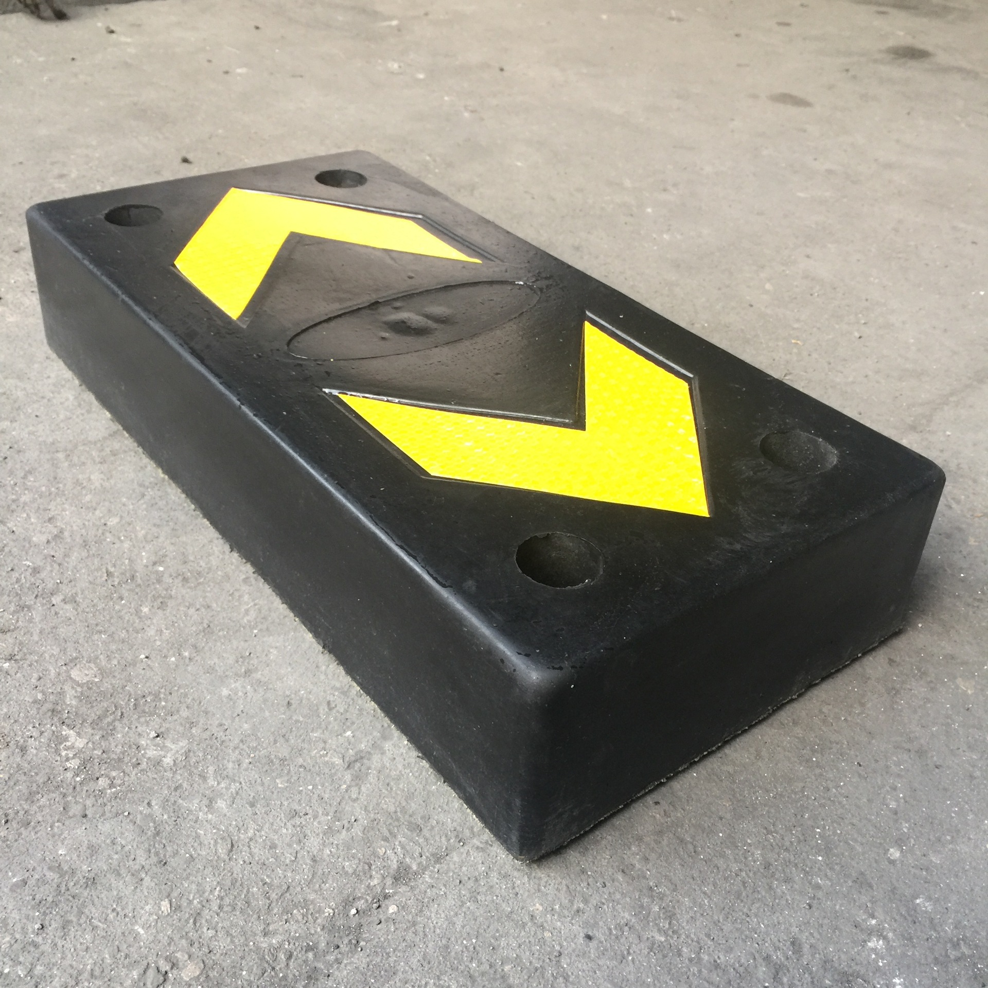 mnsd货车防撞块实心橡胶 机器防撞条箱体缓冲块码头仓库物流卸货