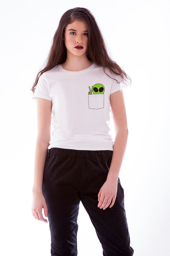 欧美口袋外星人剪刀手女t恤可爱印花休闲宽松t恤速卖通热销批发