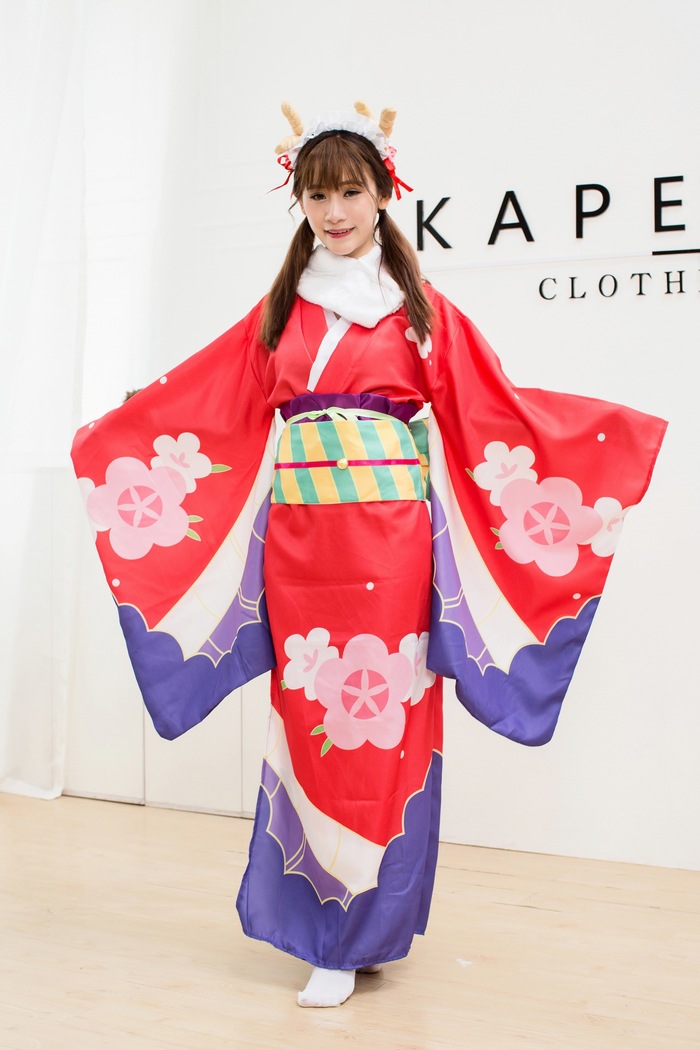 腰围68-76cm,适合身高160-178cm托尔服装配件含:龙角头饰 毛领 和服