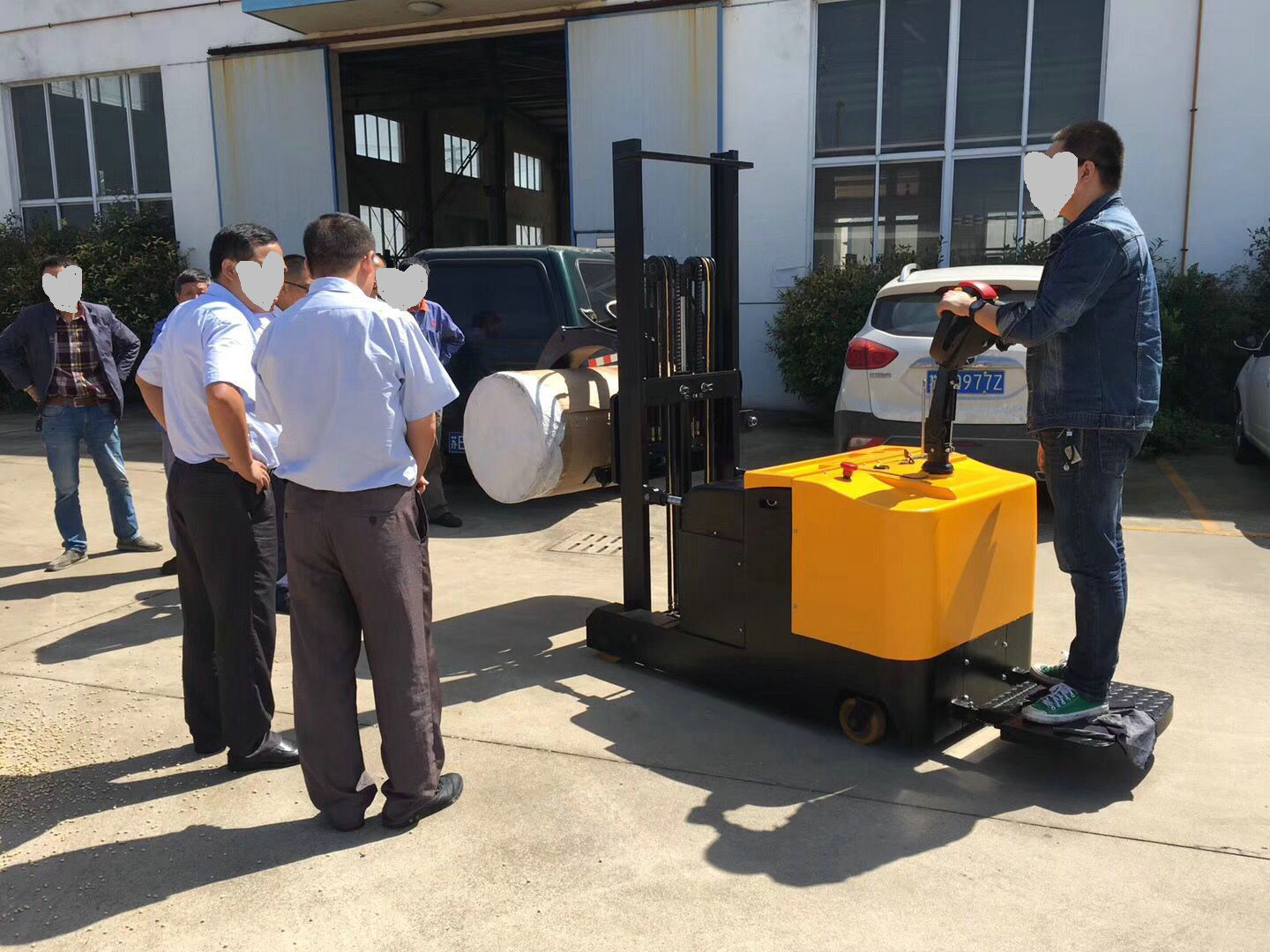 全电动抱夹车 配重式抱夹车 电动纸卷抱夹车 圆桶抱夹堆高叉车