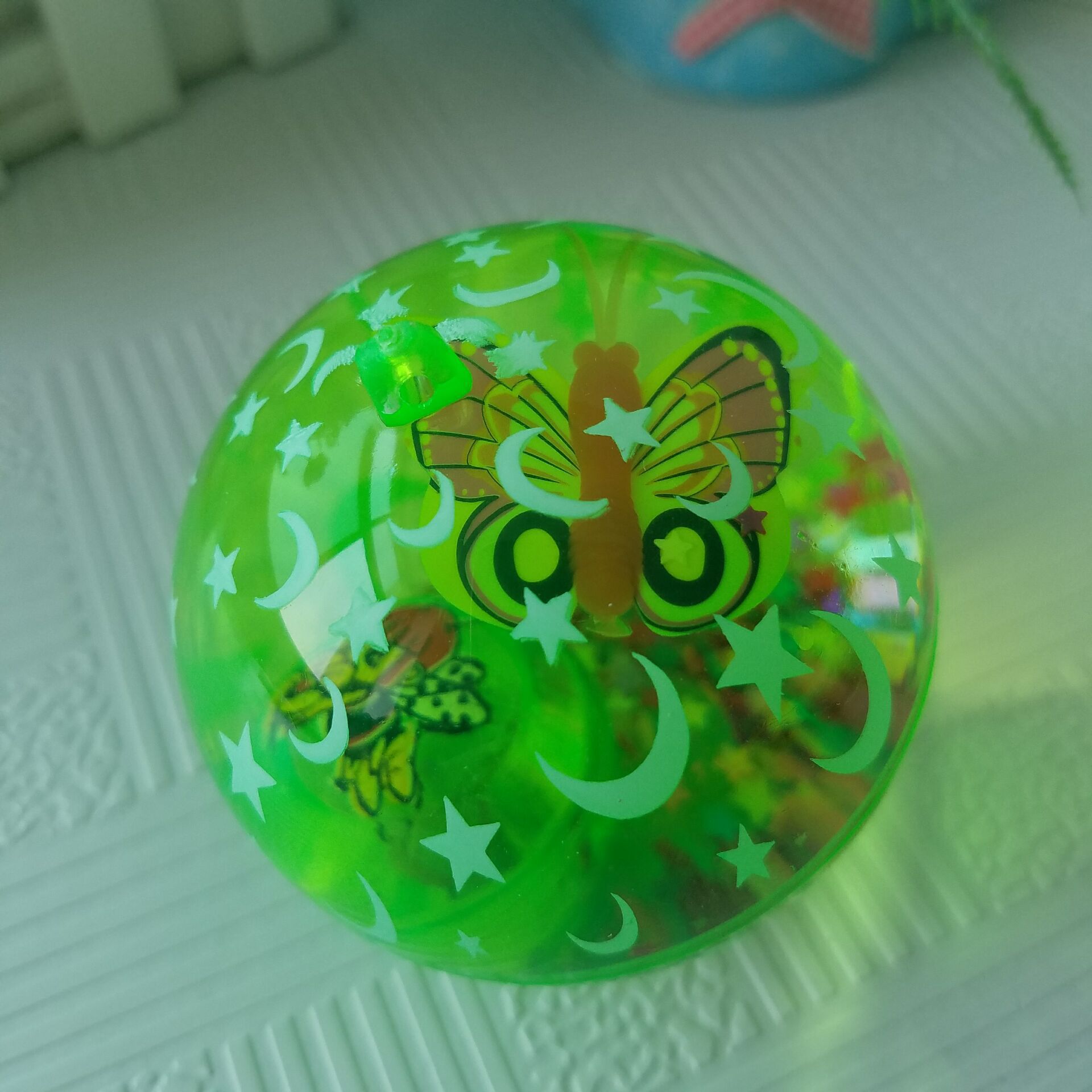 5cm彩带发光 透明闪光水晶跳跳球儿童玩具批发热销地