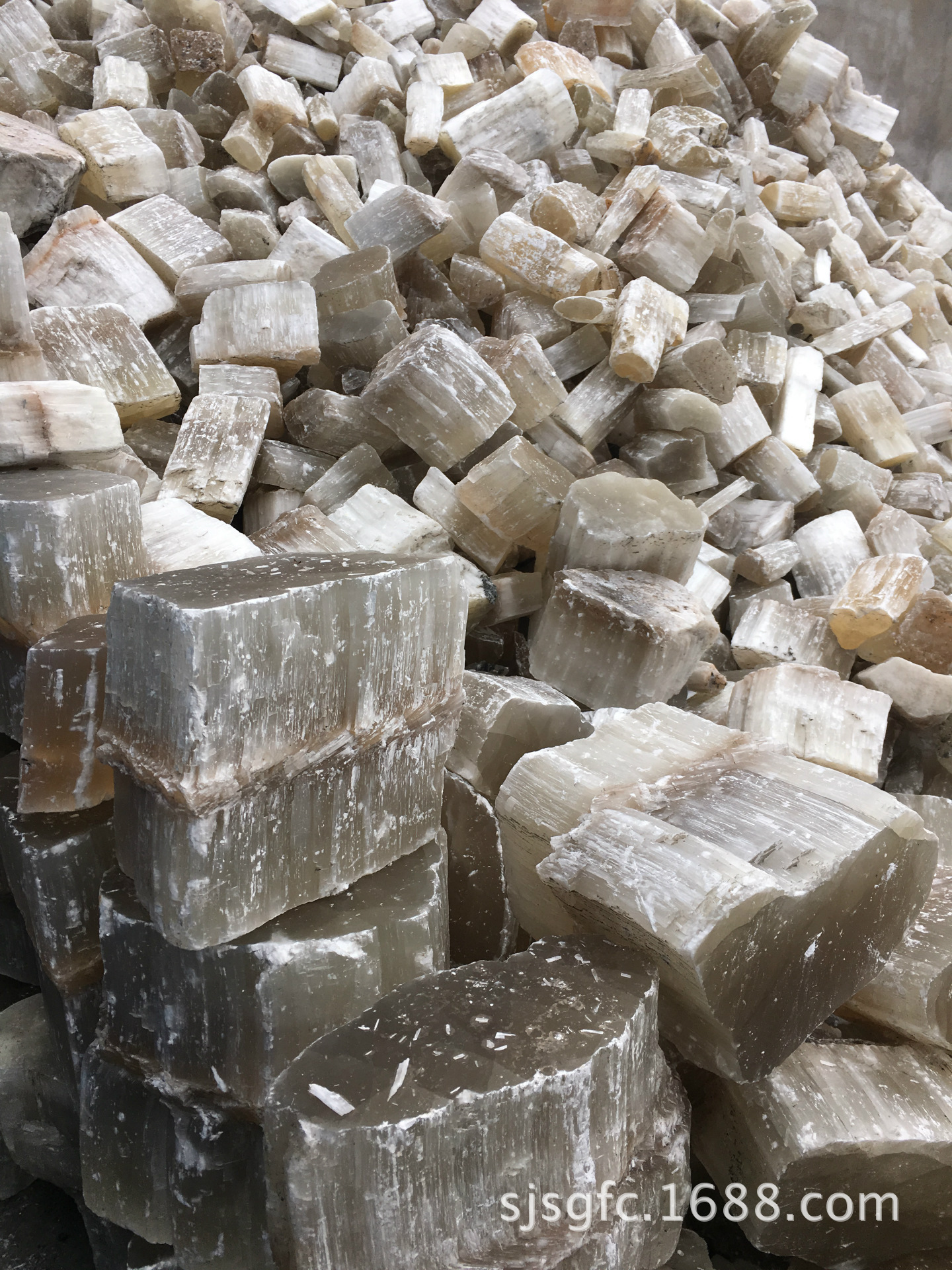 食用级石膏块 豆腐石膏粉建筑石膏块生产厂家氧化钙生石膏块