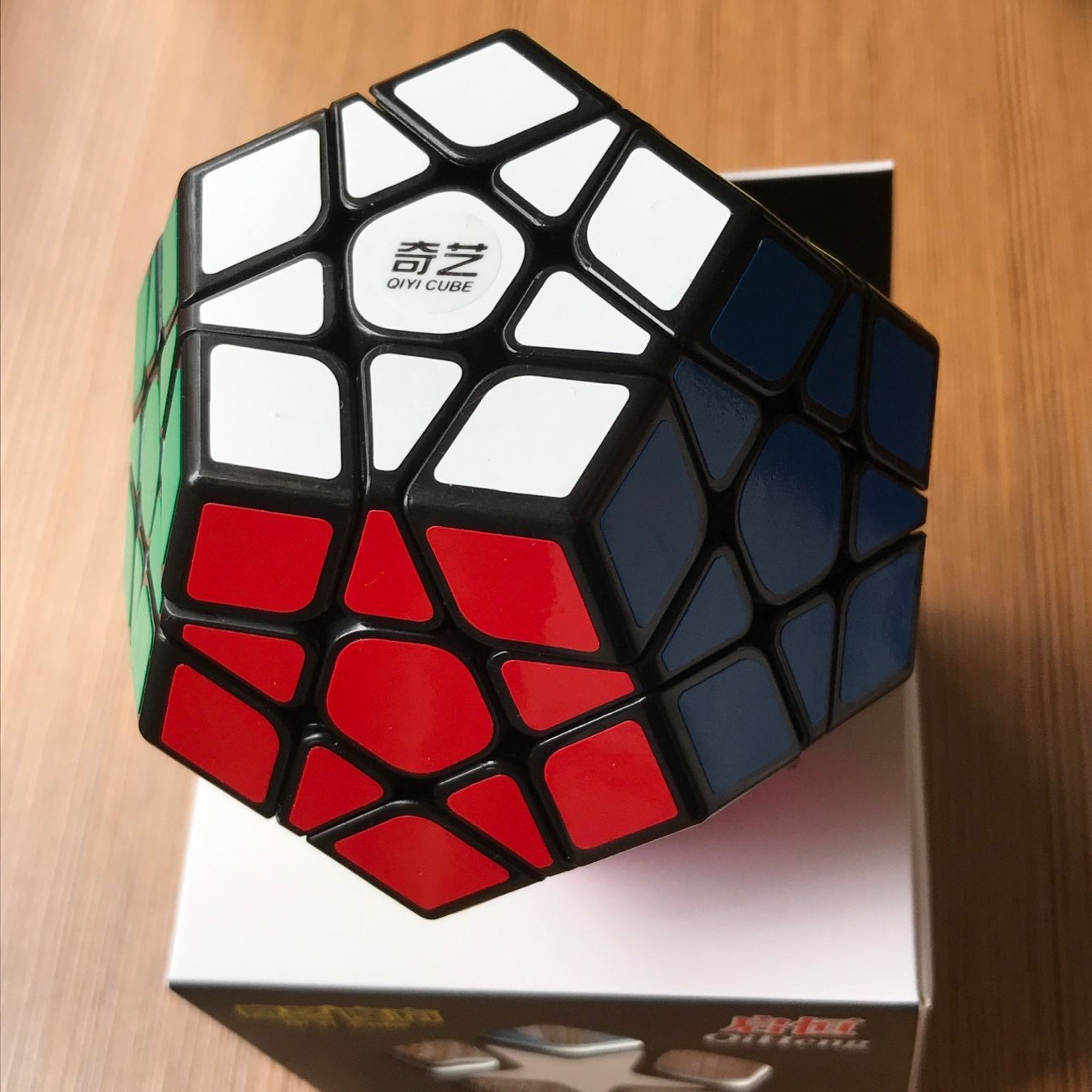 奇艺魔方五魔方异形12面体顺滑初学黑色白色义乌益智玩具魔方批发