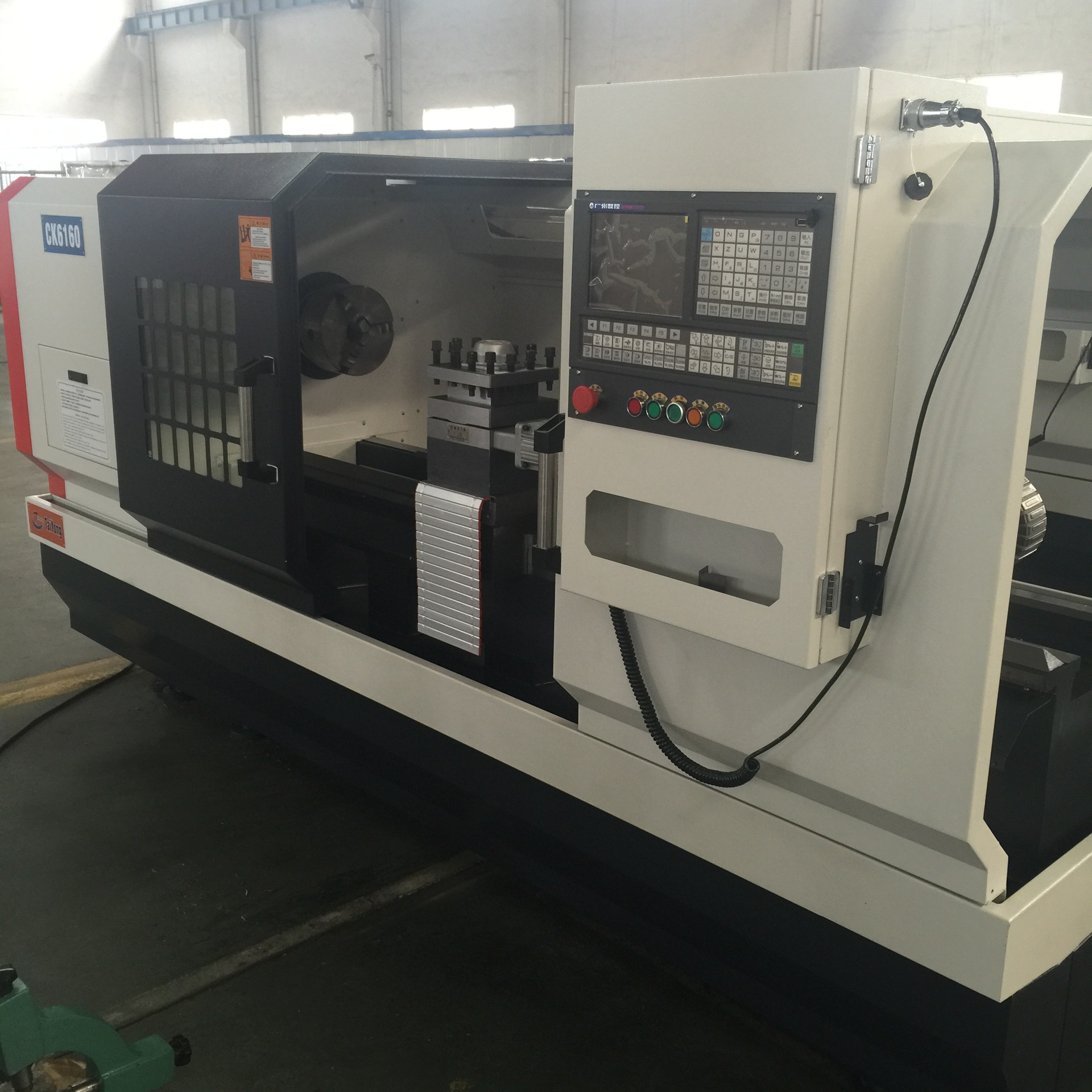 ck6150数控车床整体床身稳定性好