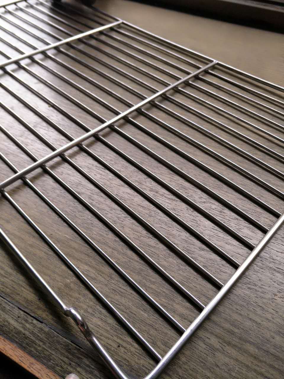 不锈钢电烤炉烤网 圆形带脚烧烤网 不锈钢烤炉网 枣庄带脚凉网