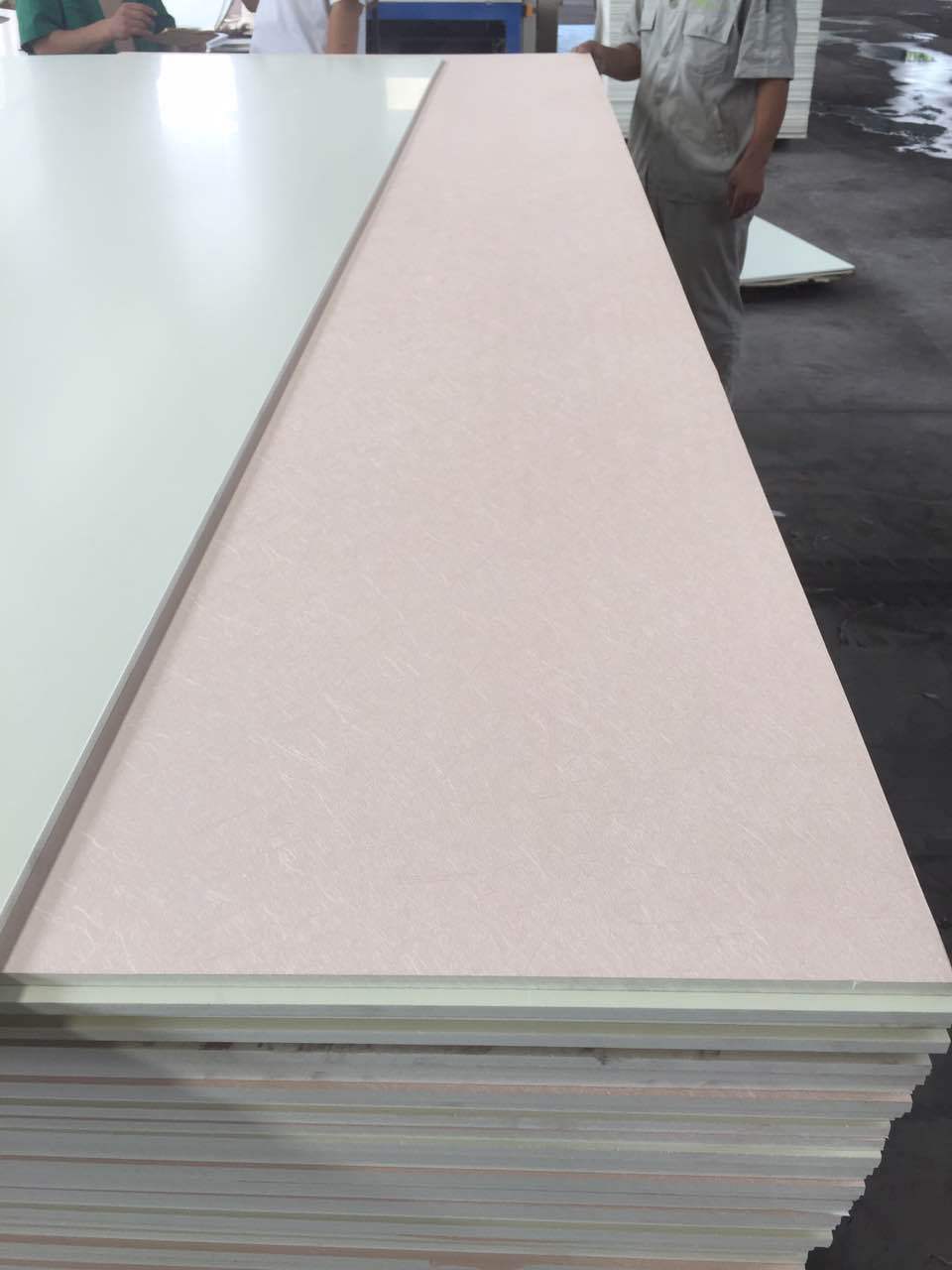 厂家供应室内护墙板 实心pvc快装墙板阻燃全屋定制木塑板