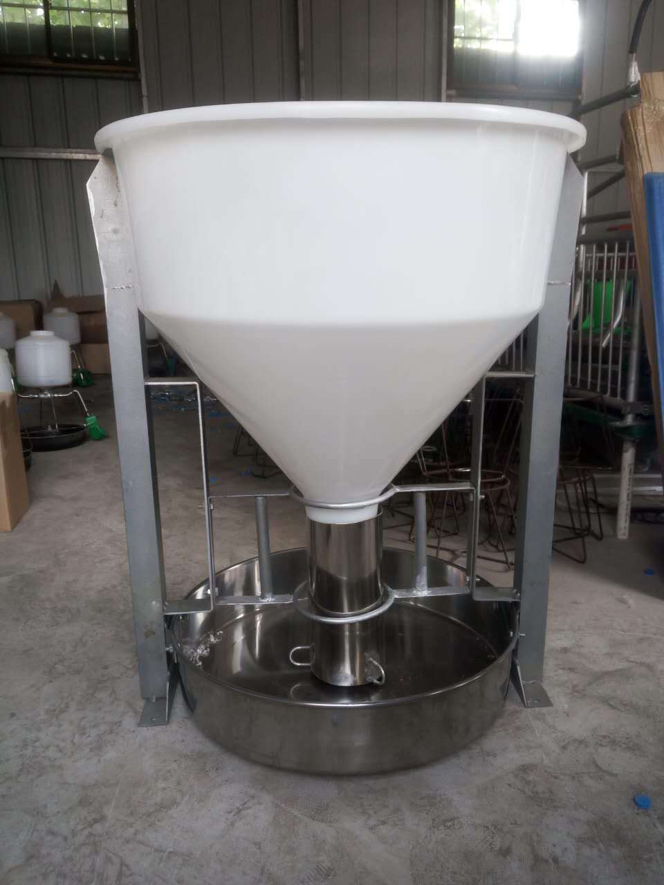 猪场育肥料槽铸铁底盘干湿自动喂料器