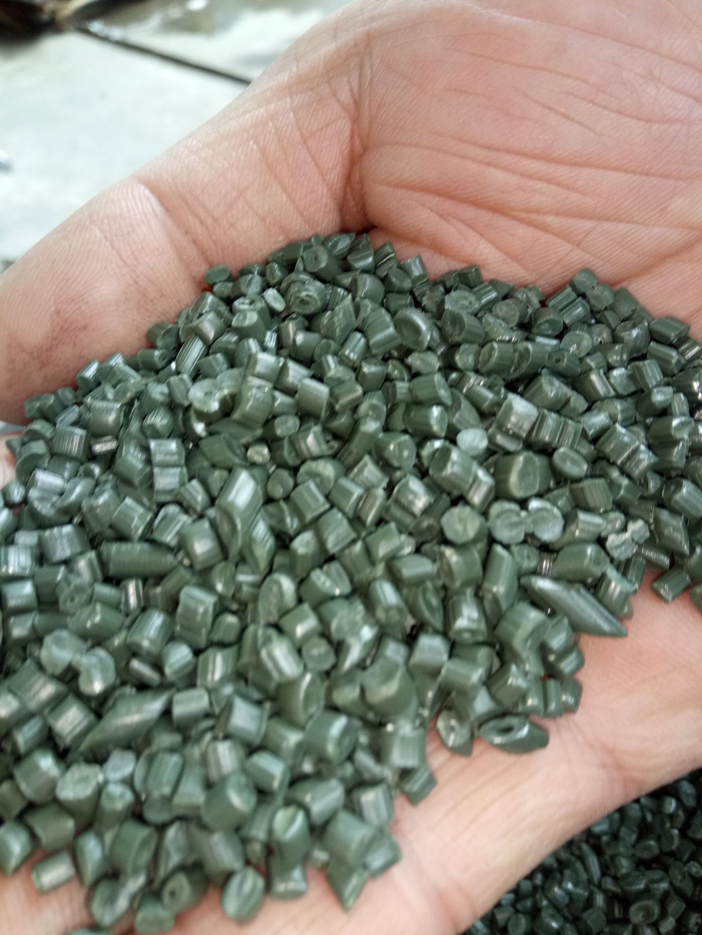 厂家直销优质特级编织袋颗粒 绿色pp 再生化纤粒子 批发供应