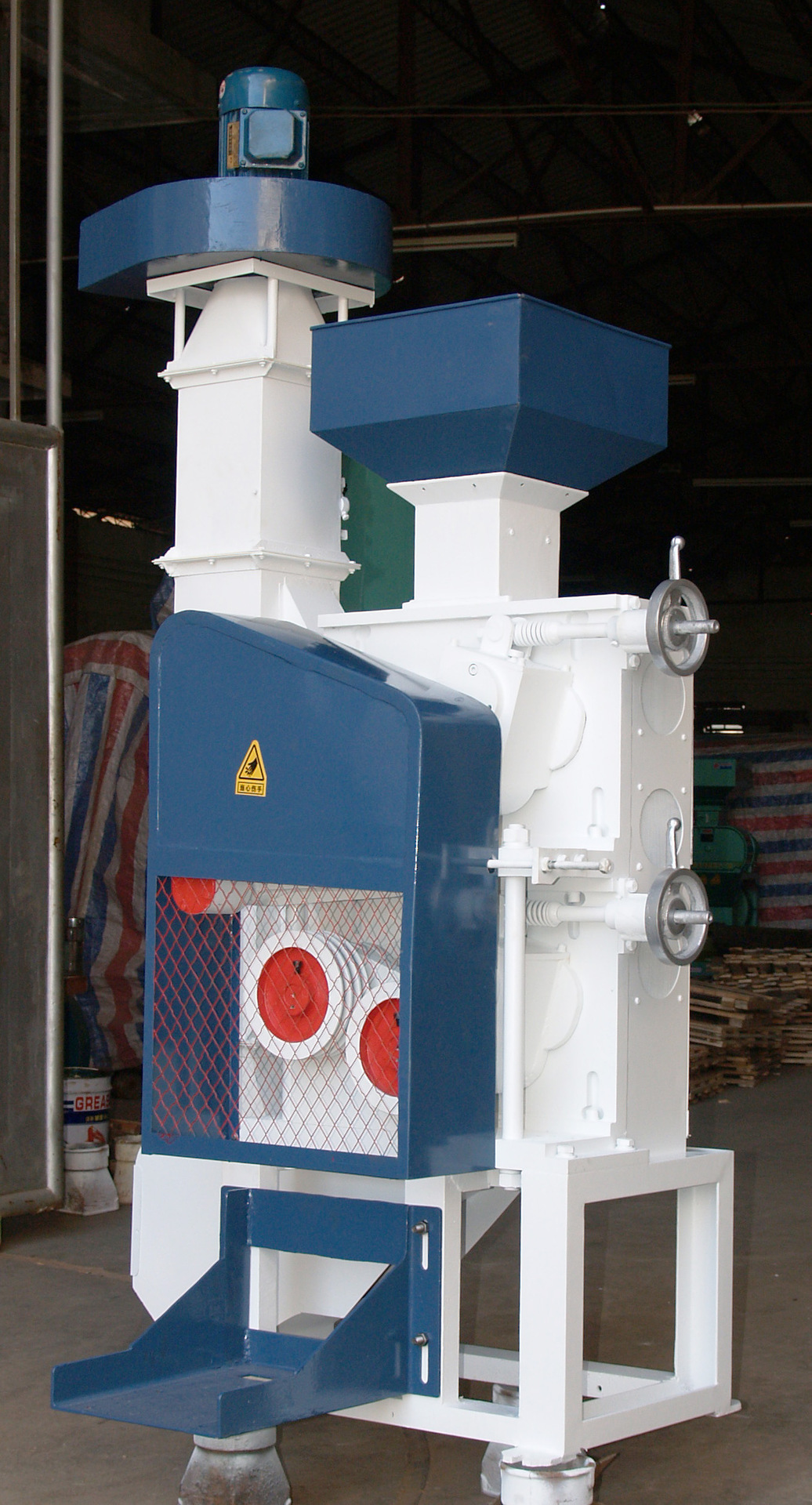 供应稻谷脱壳机 水稻谷物剥壳机 碾谷机农用胶辊砻谷机生产糙.