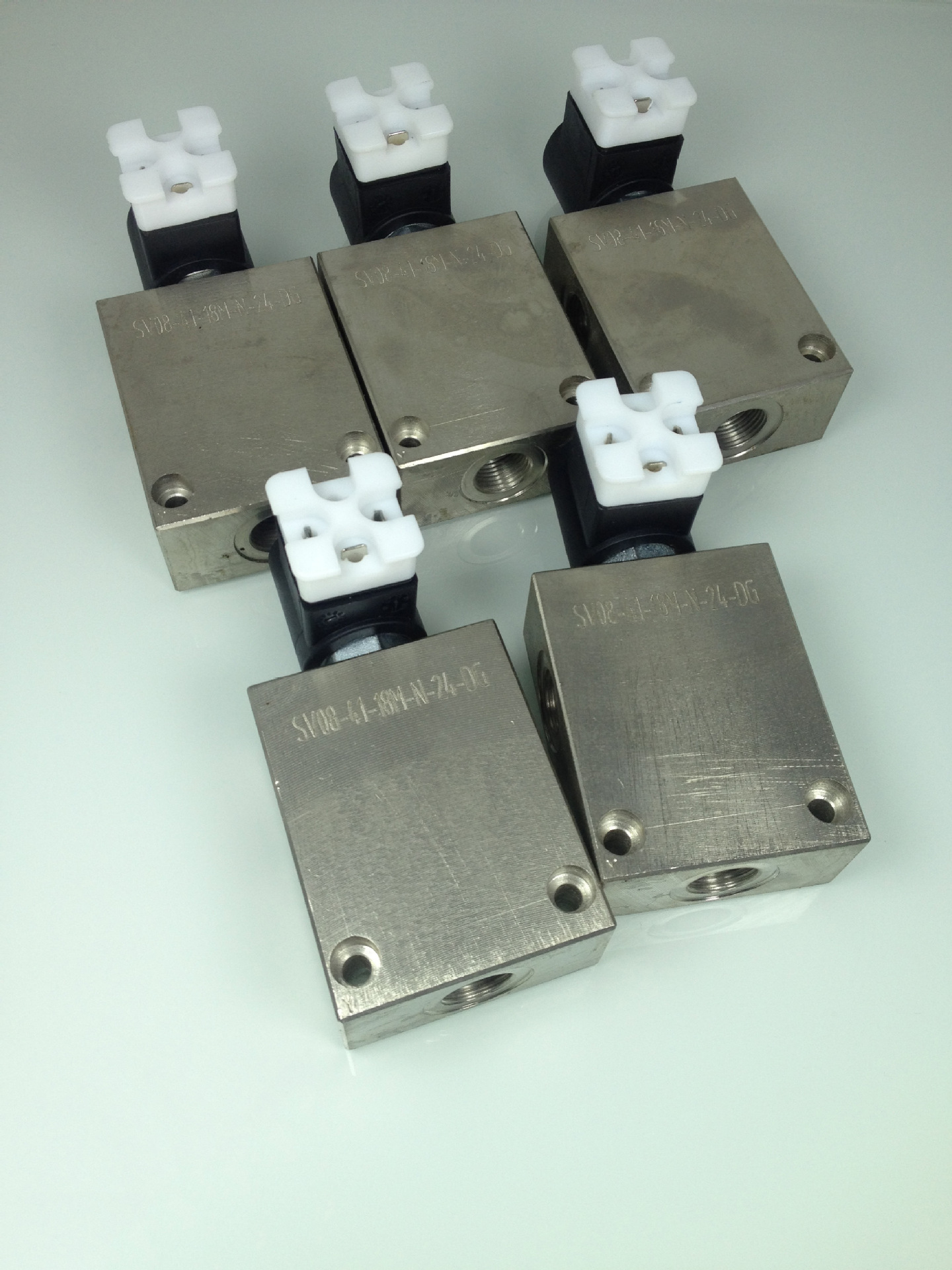 sv08-41-18m-n-24-dg二位四通电磁换向阀 11.4l/min