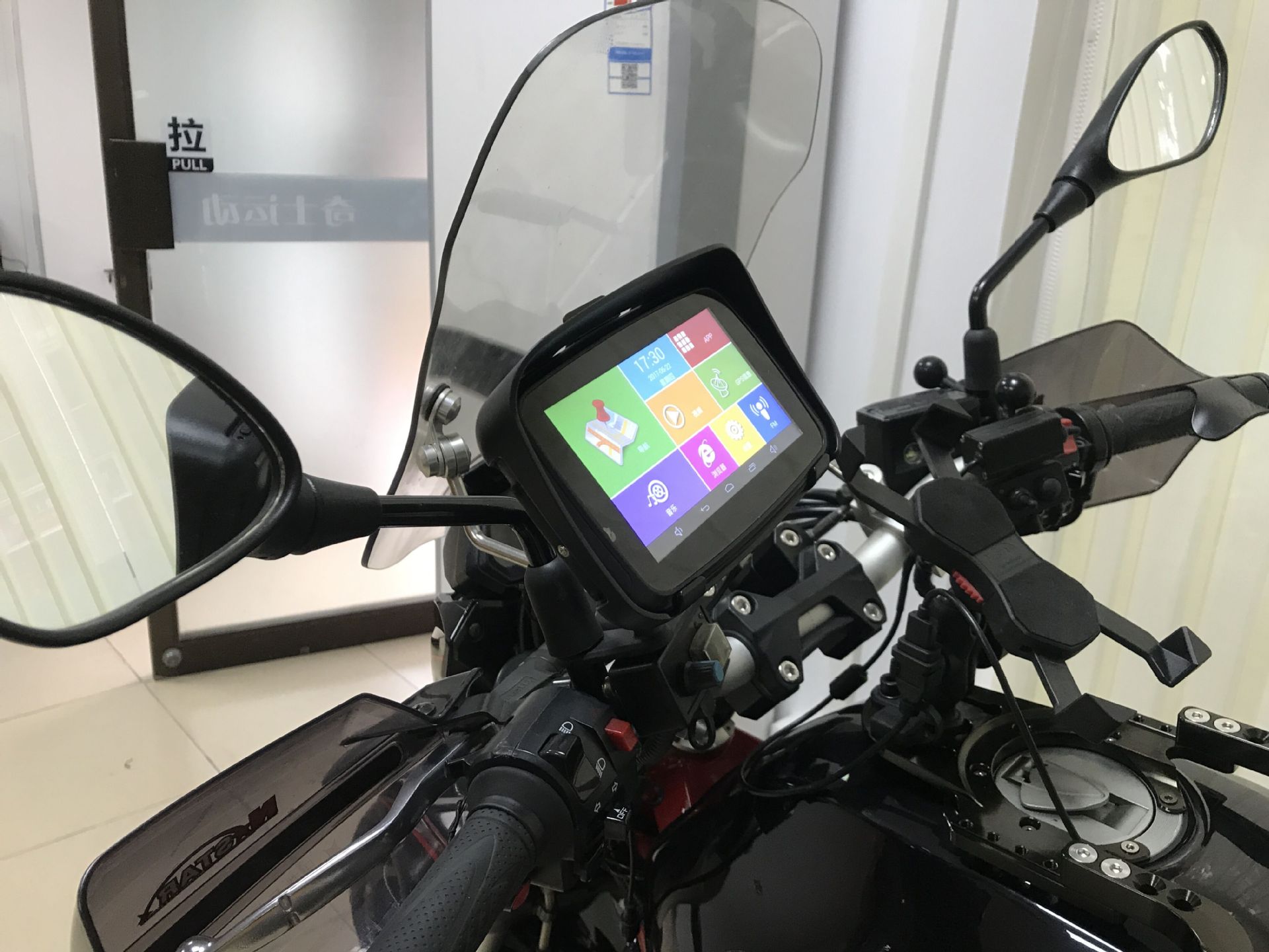 5寸摩托车专用gps导航仪 防水导航仪gps 户外导航仪私模