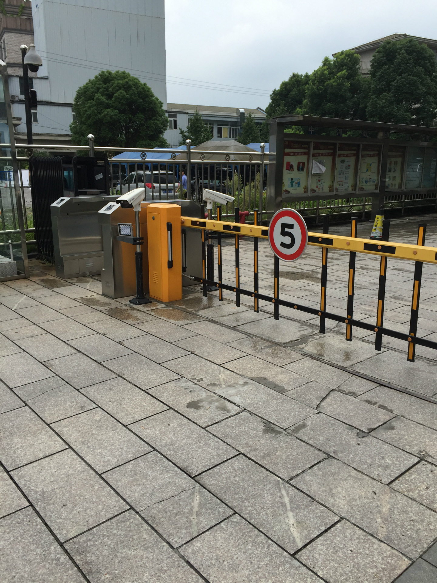 出入口门禁道闸系统道闸价格全铝不锈钢道闸不生锈