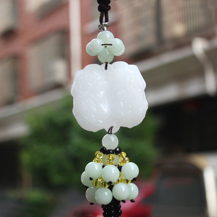 汽车挂件貔貅仿白玉车内挂饰品水晶玉珠串汽车装饰品厂家