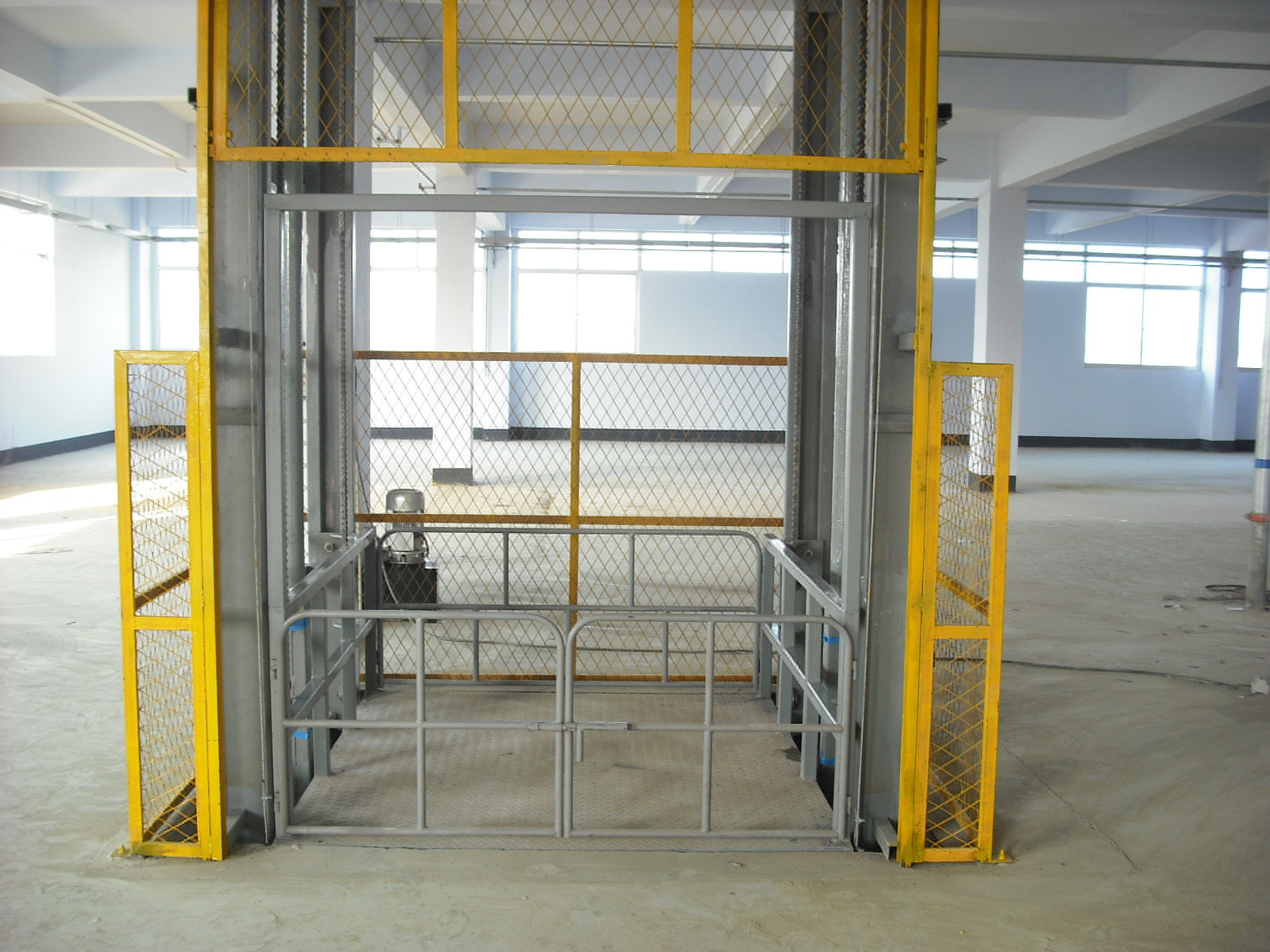 厂家定制导轨式升降机小型简易货梯液压式升降平台厂房载货电梯