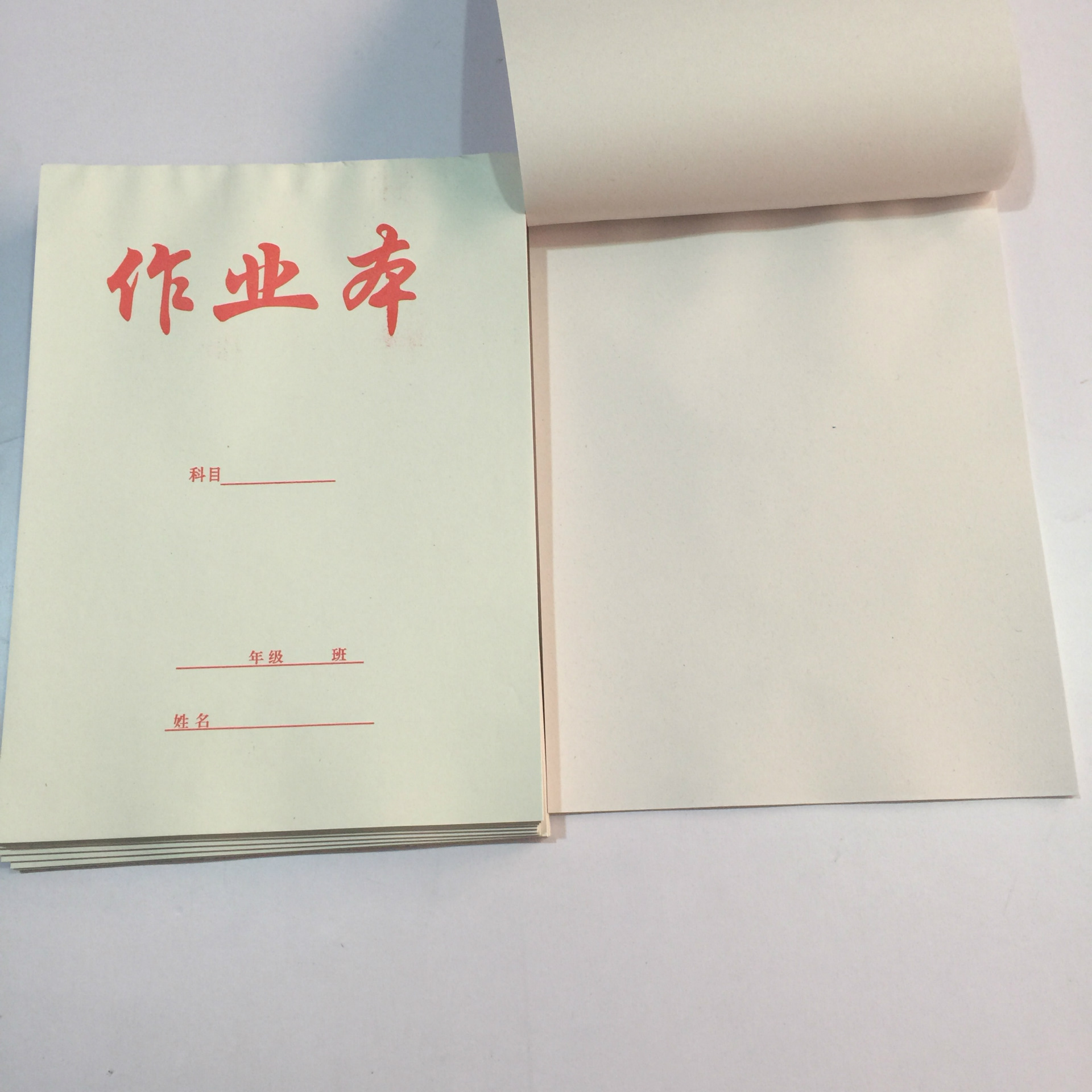 16开白皮空白纸的作业本有带格的语文本 带格数学 英语学生作业本