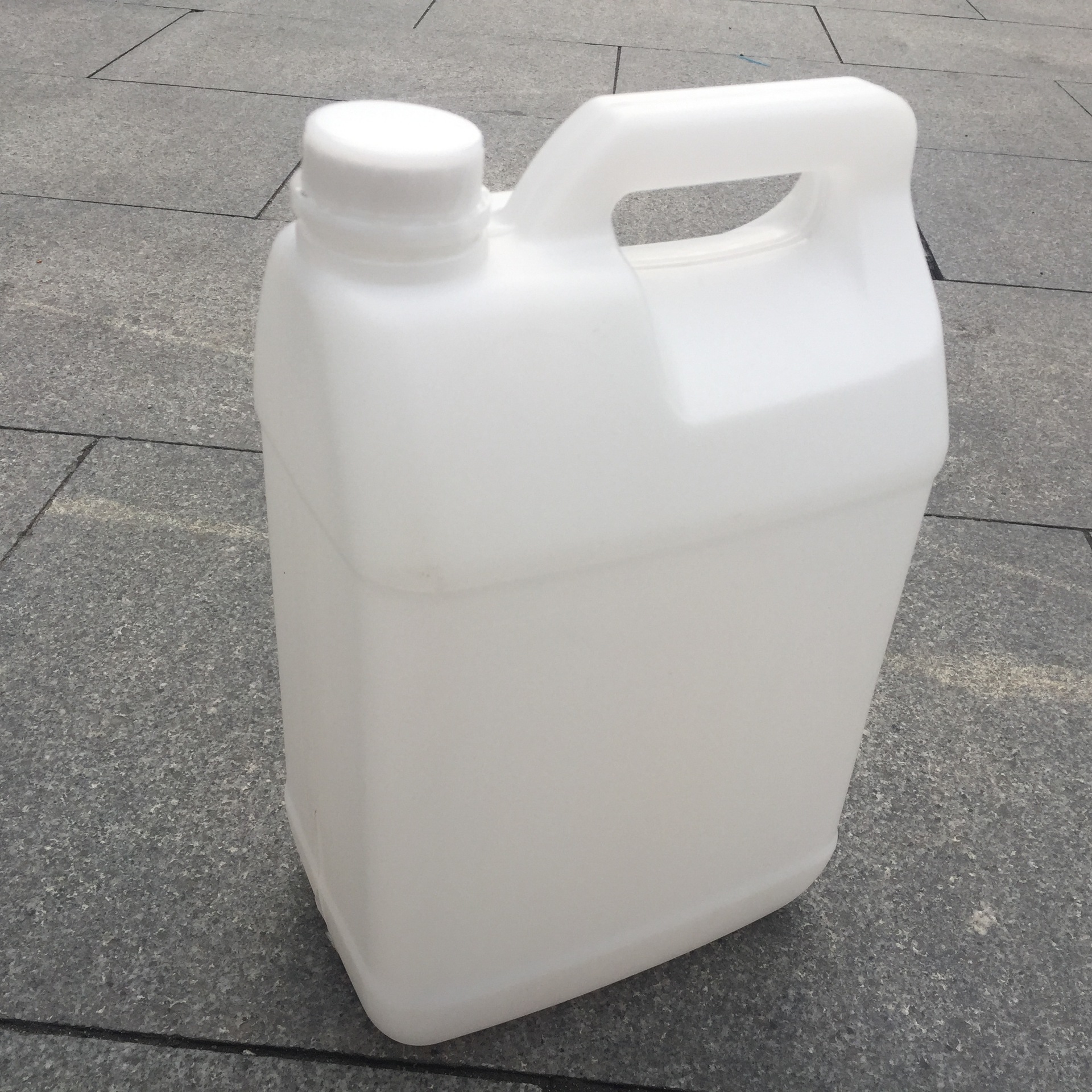 厂家直销 新款 10l洗洁精桶 白色优质pe塑料油壶