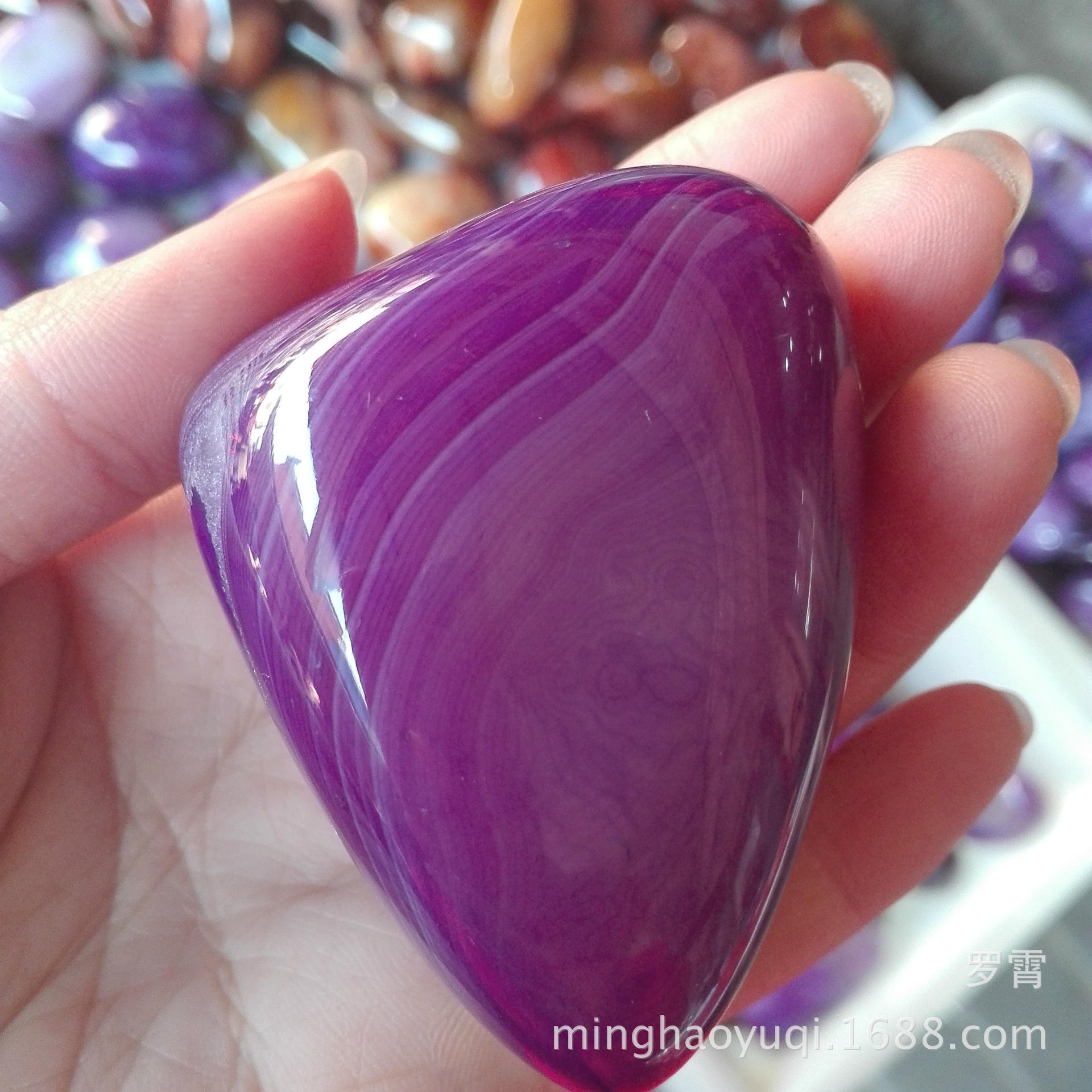 大量批发紫玛瑙玉髓原石缠丝玛瑙不规则形观赏手把件手把石把玩件